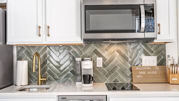 冰箱、微波炉、烤箱、炉灶