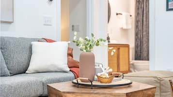 TV connectée, chaîne hi-fi, espaces bureaux