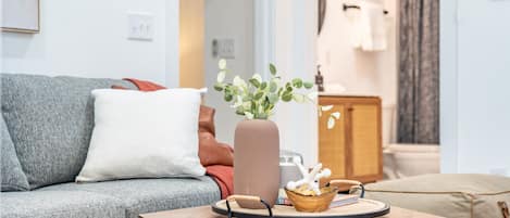 Smart TV, stereo, offices