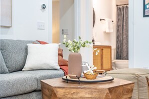 Smart TV, stereo, offices