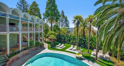 Iconia: Historic Mansion, Heated Pool, 9 Bedrooms