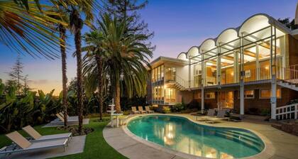 Iconia: Historic Mansion, Heated Pool, 9 Bedrooms