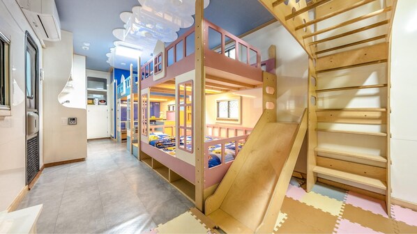 Basic Room, 1 Bedroom (luxury caravan kids) | 1 bedroom, free WiFi - Yangpyeong Smile Caravan Pension (Yangpyeong)