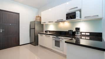 Luxury Villa | Private kitchen | Fridge, microwave, oven, stovetop