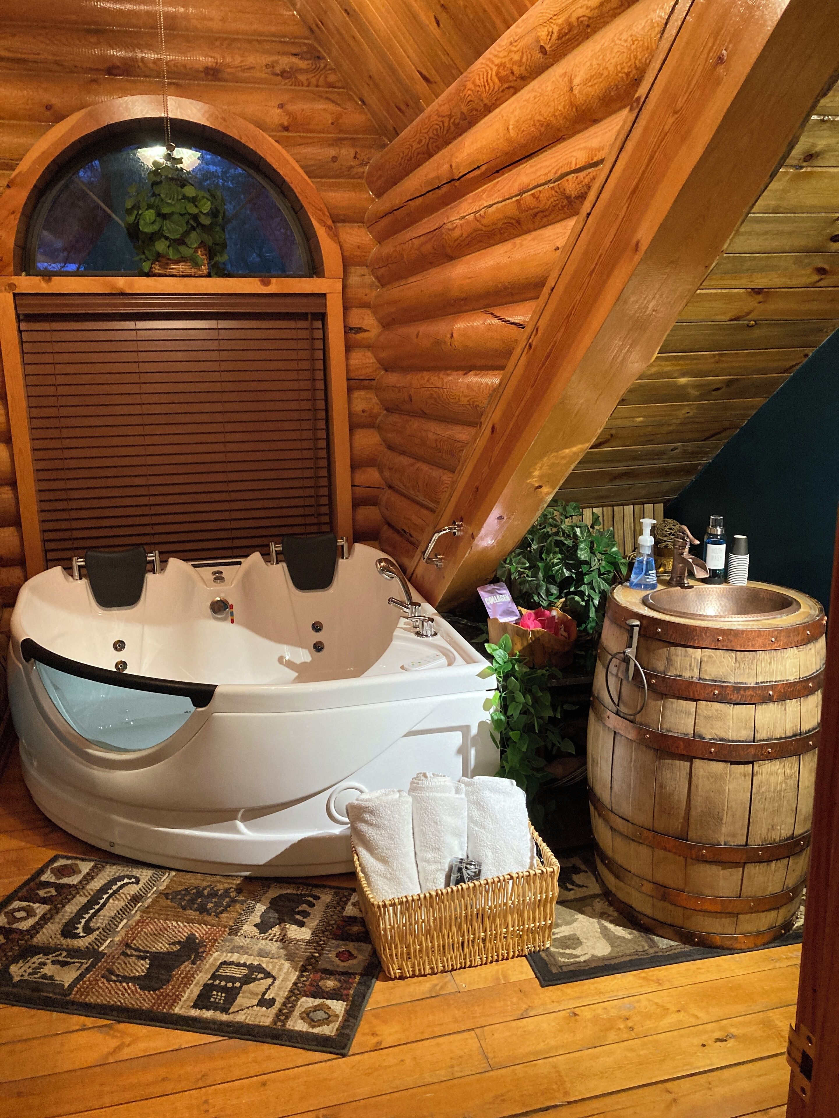 Bathroom #4 Jacuzzi jetted double tub!