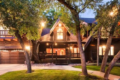 Splinter Shack Ski Lodge in beautiful Ogden UT! Snowbasin only 20 mins away! 