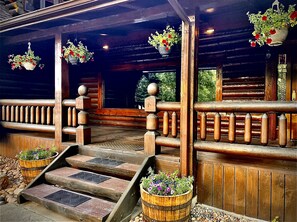 Property grounds - Splinter Shack Ski Lodge in beautiful Ogden UT! Snowbasin only 20 mins away! (Ogden)