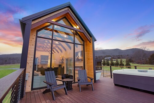 Blue Ridge Mini Lux Retreat 1 w/ HOT TUB + Sauna