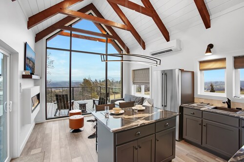 Blue Ridge Mini Lux Retreat 1 with Hot Tub & Sauna
