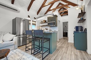 Fridge, microwave, stovetop, coffee/tea maker - Blue Ridge Mini Lux Retreat 2 w/ HOT TUB, Sauna + Cold Plunge! (Shenandoah)