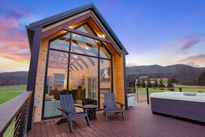 Terrace/patio - Blue Ridge Mini Lux Retreat 2 w/ HOT TUB, Sauna + Cold Plunge! (Shenandoah)