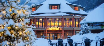 NEW SPRUCE PEAK TREE HOUSE UNIT STEPS TO THE LIFTS. WITH BIG MOUNTAIN VIEWS SLEEPS 9