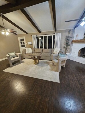 Smart-tv och eldstad