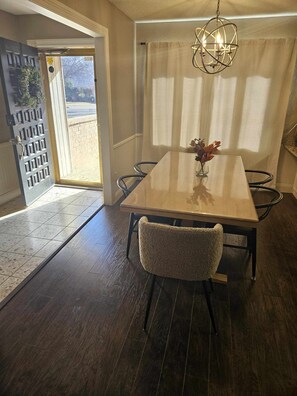 Dining - 3Bed/2 Ba - Huge Fenced yard - Fast Freeway Access (Lubbock)