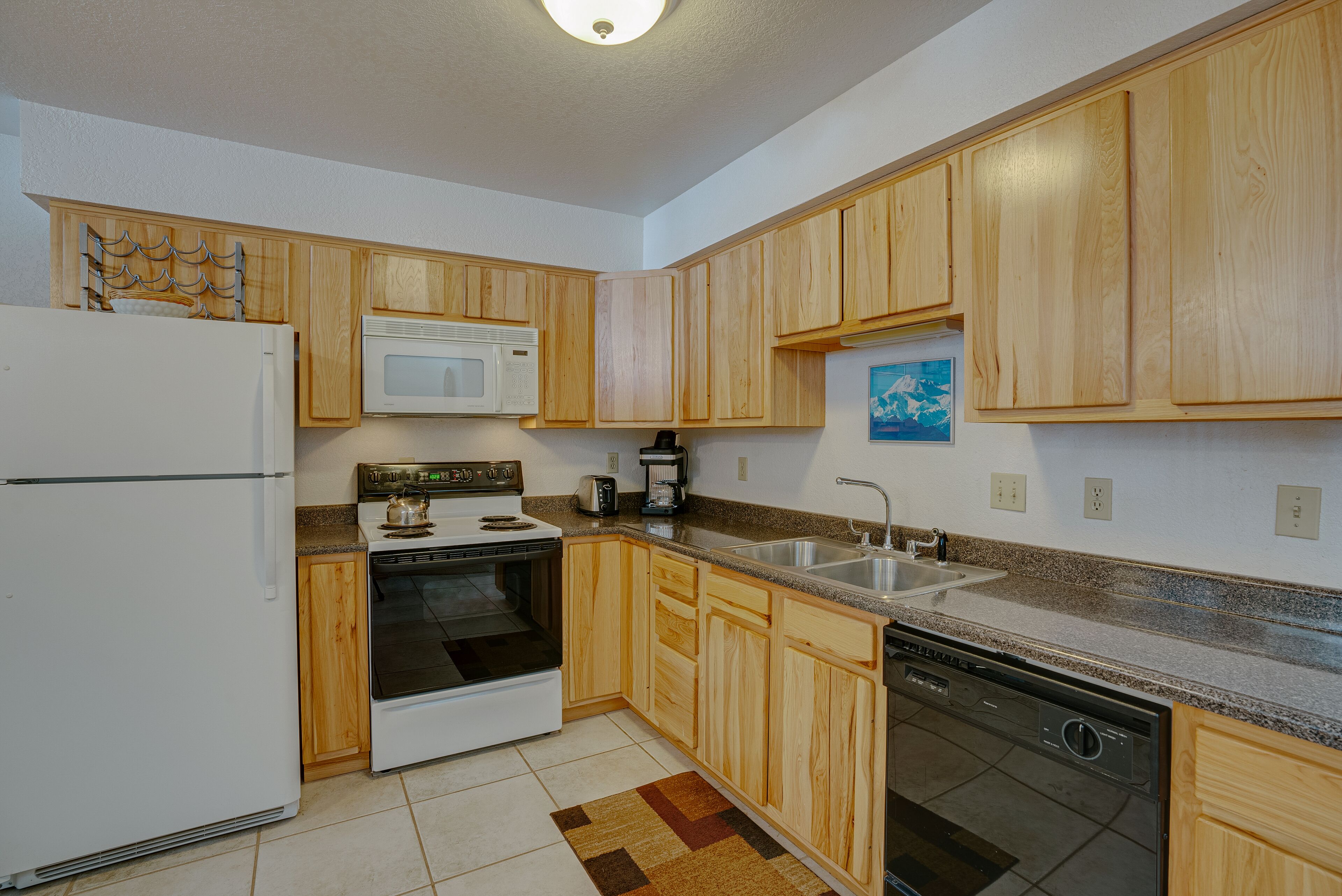 冷蔵庫、電子レンジ、オーブン、コンロ