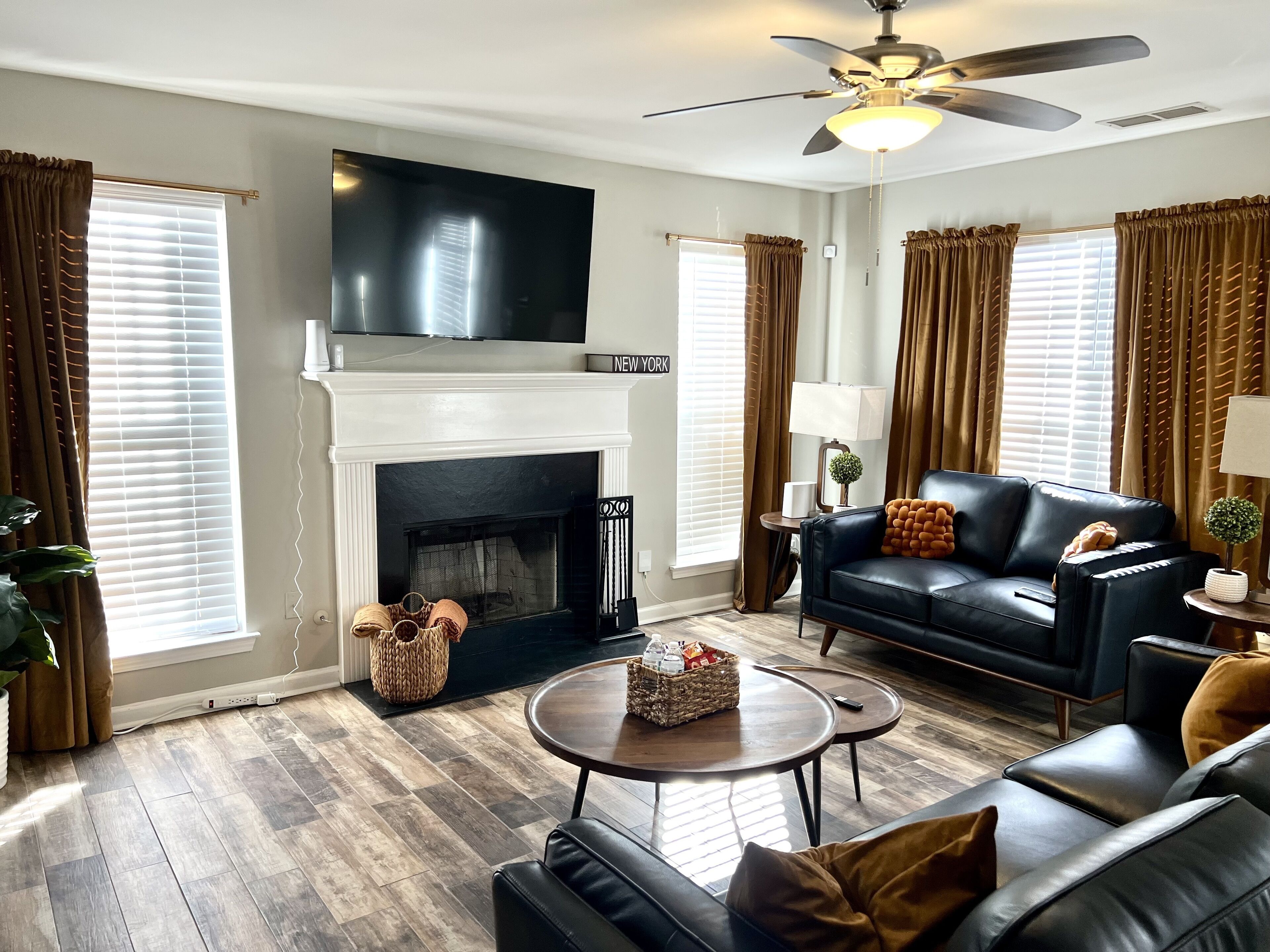 Elegant Ellenwood home near I-675, I-75, & I-285.