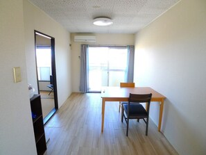 2 bedrooms, blackout drapes, free WiFi - Silk Village (Itako)