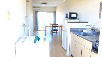 2 bedrooms, blackout drapes, free WiFi