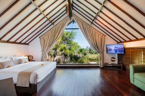 Desk, laptop workspace, blackout curtains, iron/ironing board - Villa Tramonto By Le Cielo (Kerobokan)