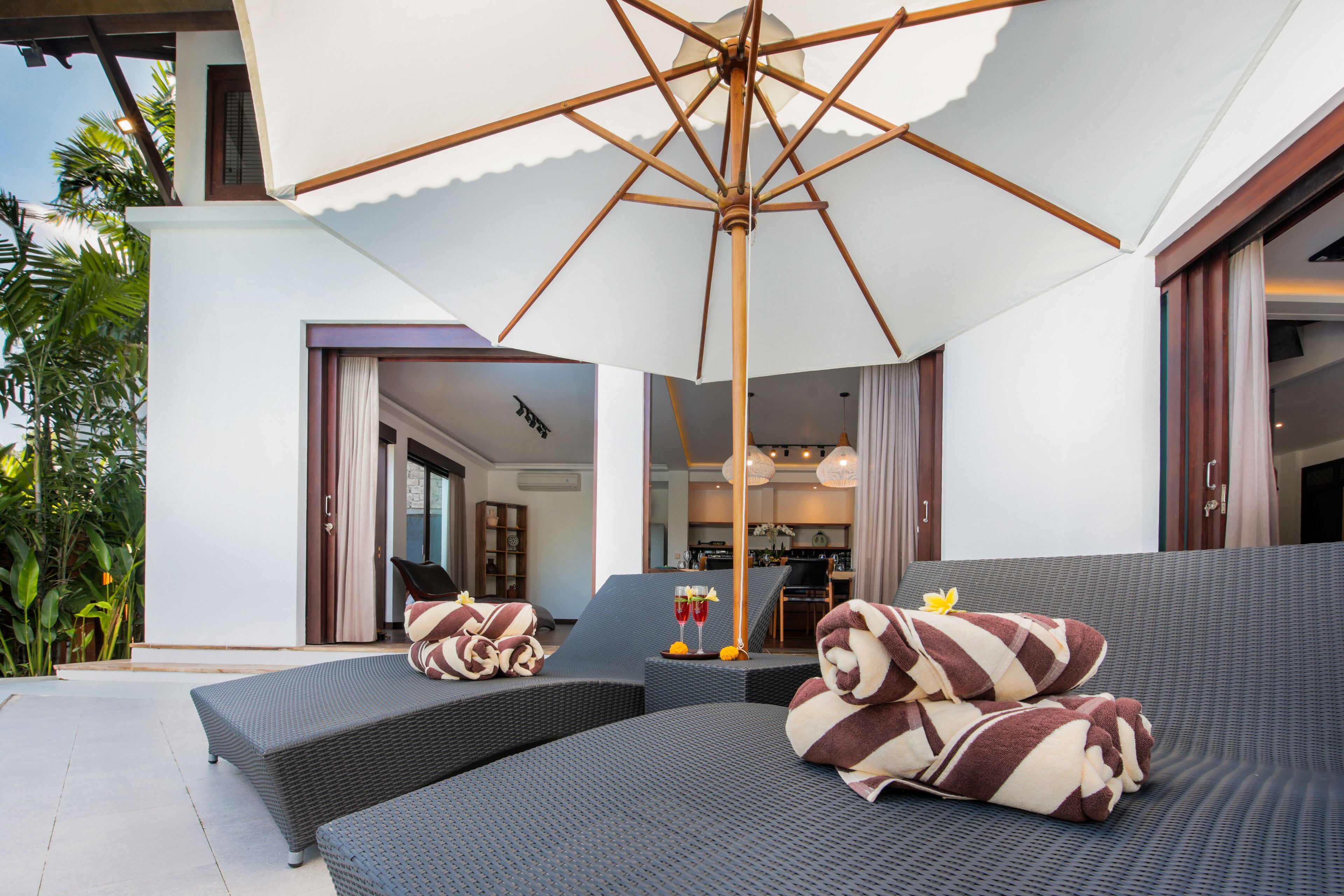 Outdoor pool, pool umbrellas, sun loungers