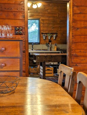Dining - Luxury Rustic Cottage in Hunter Valley (Broke)