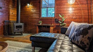 Living area - Luxury Rustic Cottage in Hunter Valley (Broke)
