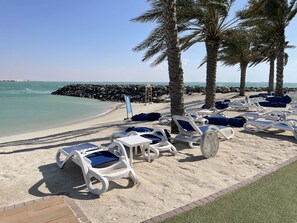 On the beach, sun-loungers, beach towels - Beachfront Apartment with Luxurious King-size bed Marjan Island Living UAE Dubai (Ras al Khaimah)