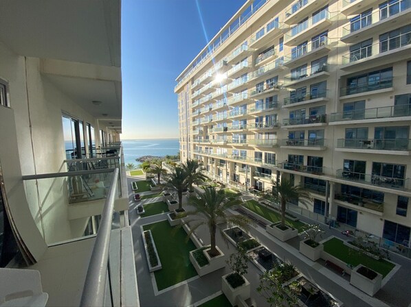 Property grounds - Beachfront Apartment with Luxurious King-size bed Marjan Island Living UAE Dubai (Ras al Khaimah)