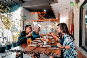 Restaurant - The Rooms Apartment by ARM Hospitality (Denpasar)