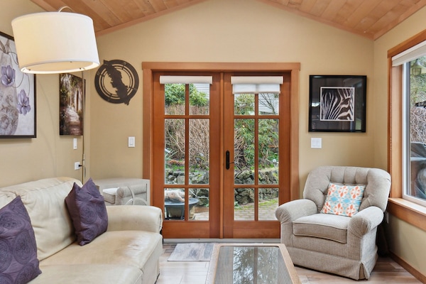 Televisor, llar de foc i llibres