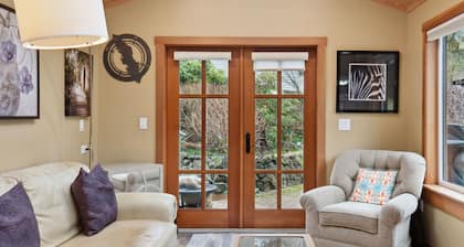 Spacious character suite! Close to local private schools, dining and more!