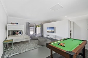 5 bedrooms, desk, iron/ironing board, free WiFi
