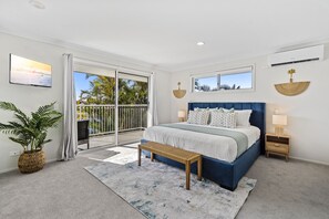 5 camere, una scrivania, ferro/asse da stiro, Wi-Fi gratuito