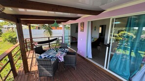 Junior bungalow, 2 slaapkamers | Terras