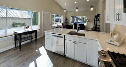 Located in South Sandpoint, only 2 blocks from the lake!
