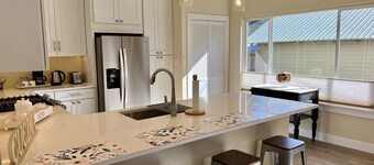 Located in South Sandpoint, only 2 blocks from the lake!