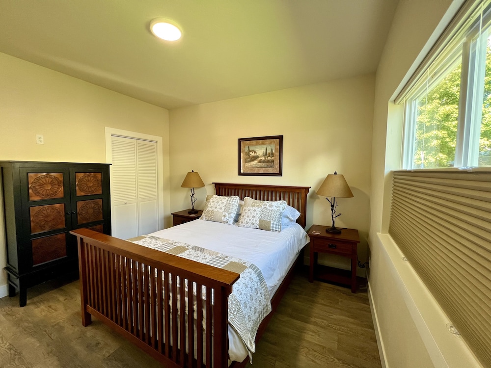 Located in South Sandpoint, only 2 blocks away from the lake