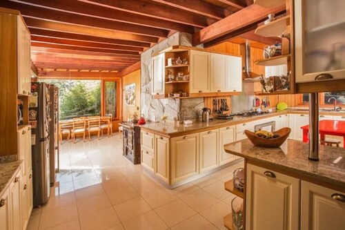 Impresionante Casa con Vista al Lago y Volcanes