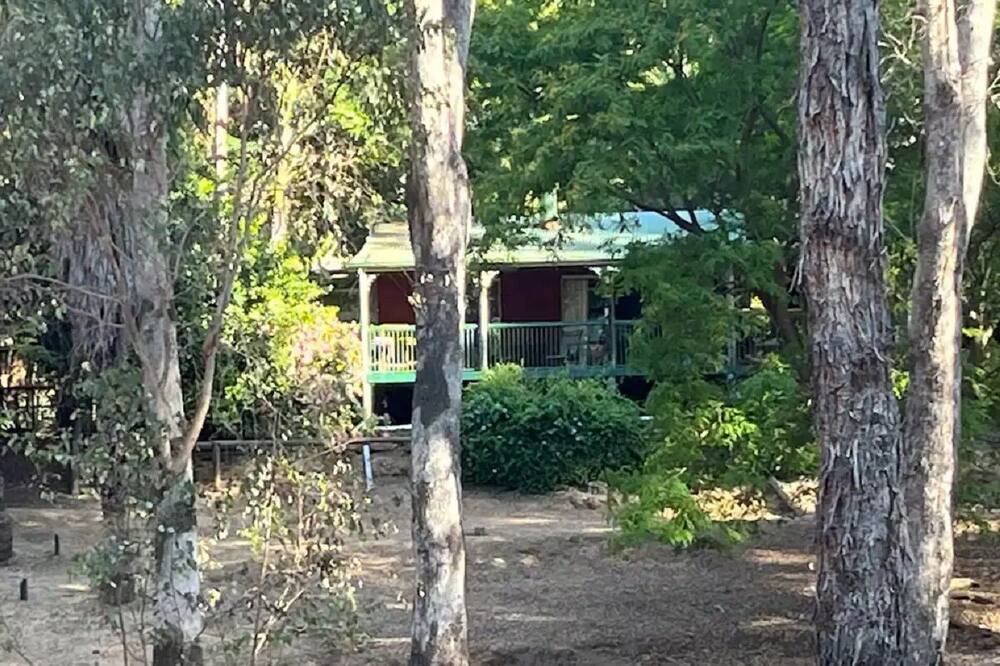 Bush Cottage on the Blackwood River (Nannup)\n