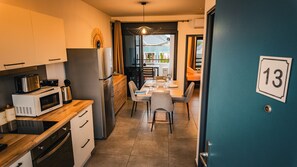 Kjøleskap, mikrobølgeovn, ovn og oppvaskmaskin