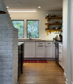 冰箱、微波炉、烤箱、炉灶