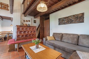 Televisión y chimenea 