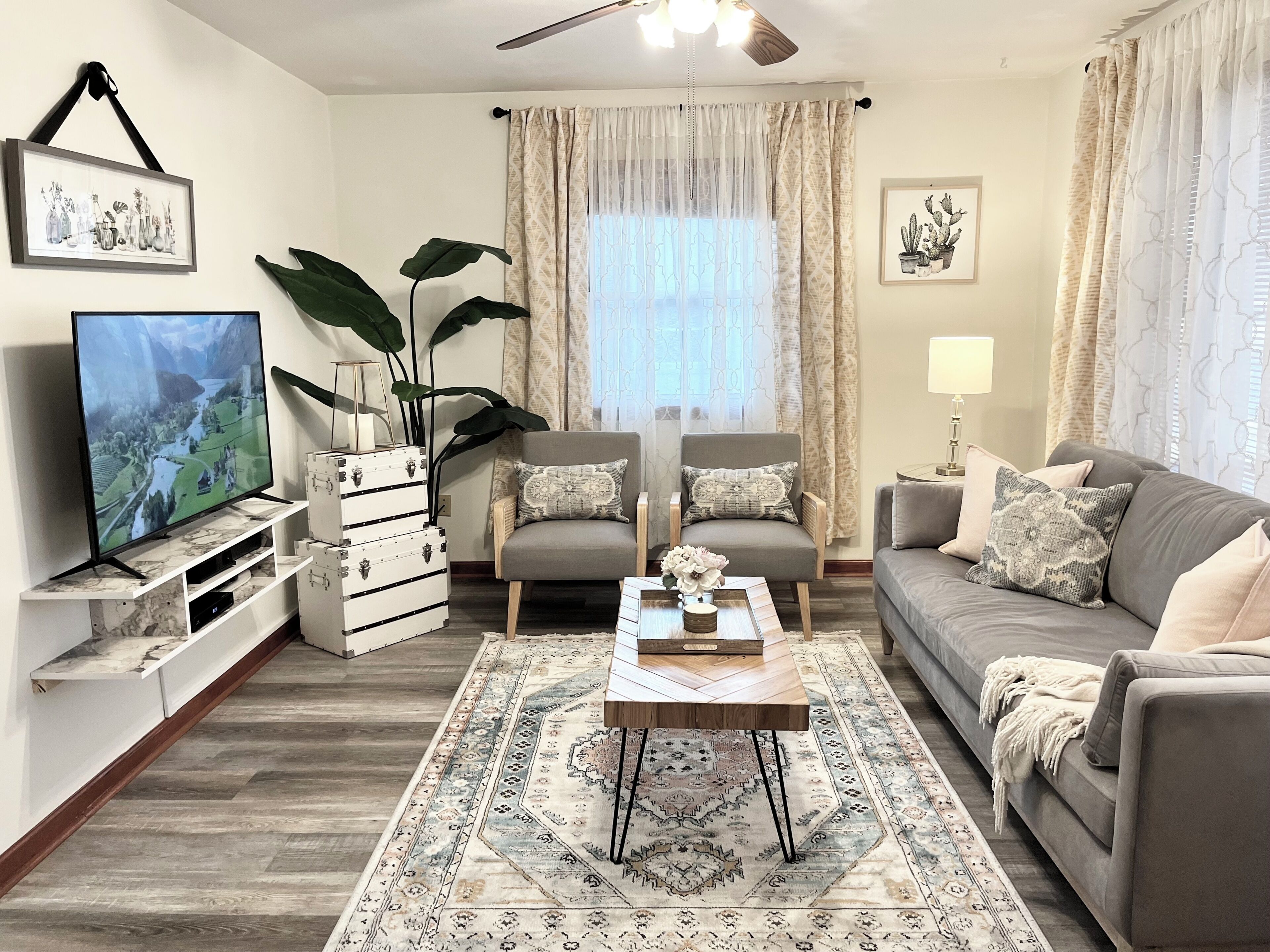 Smart TV, fireplace