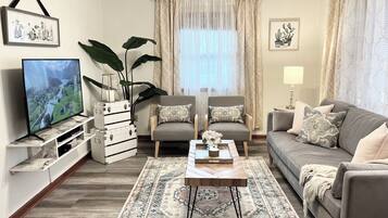 Smart TV, fireplace