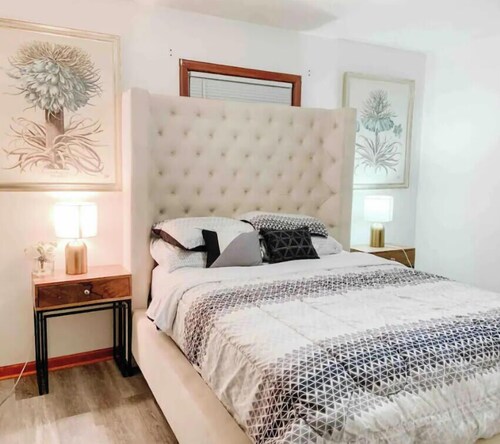 Coastal Charm meets Farmhouse living in a cozy single-family. 8 min to Mayo. 