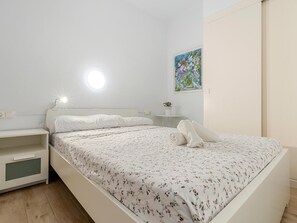 3 quartos, ferros/tábuas de passar roupa, acesso à internet