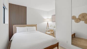 2 bedrooms, desk, iron/ironing board, travel crib