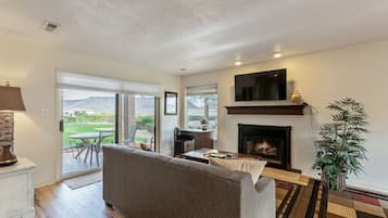 Smart-TV, Tischfußball, Tischtennisplatte