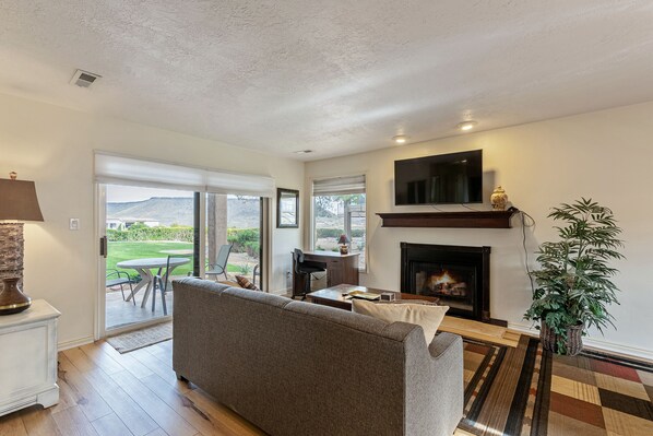 Smart TV, futbolito y tenis de mesa