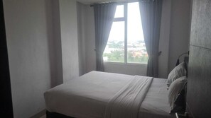 Individually furnished, laptop workspace, free WiFi, bed sheets